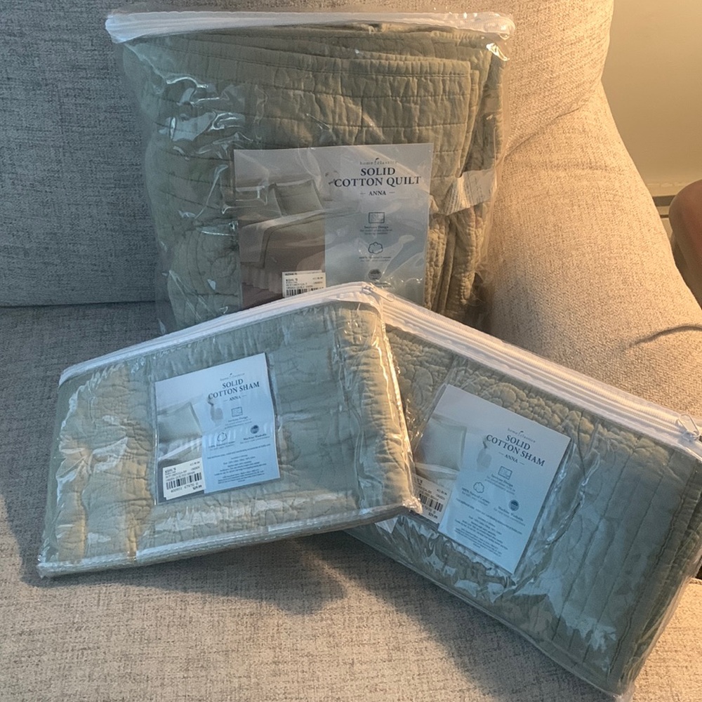 Twin Quilt and 2 pillow shams